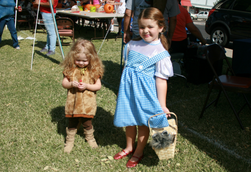 Brooke Curley Photo/ Gila Valley Central: Left to Right- Kaitlyn Cuenin is the Cowardly Lion and Lauren Cuenin is Dorothy for the Enchanted Boutique’s Costume Fashion Show.
