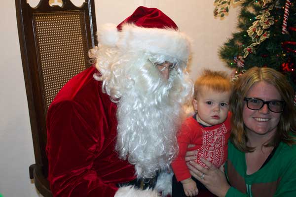Jon Johnson Photo/Gila Valley Central: Julie Payne, right, helps her daughter, Juniper Payne, meet Santa Claus.