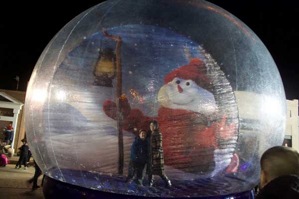 Jon Johnson Photo/Gila Valley Central: A couple gets their picture taken inside a giant snow globe.