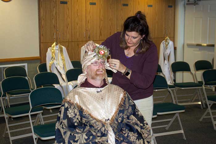 Jon Johnson Photo/Gila Valley Central: Event organizer, Tracy Pursley, right, assists Wise Man Bill Windsor with his head apparel. 
