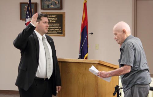 Eric Burk Photo/Gila Valley Central: On Jan. 9 2017, Dick Bingham swears in his grandson, Chris Taylor, to the Safford City Council